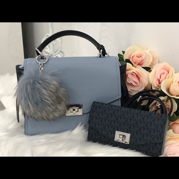 🌷Authentic MICHAEL KORS Pale Blue Messenger Set🌷 - Picture 3 of 8